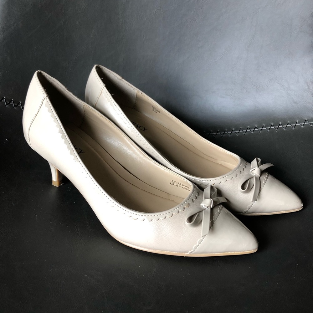 Ellen Tracy leather Kitten heels 6